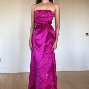 Obsessed with this strapless vintage y2k magenta dress 🩷